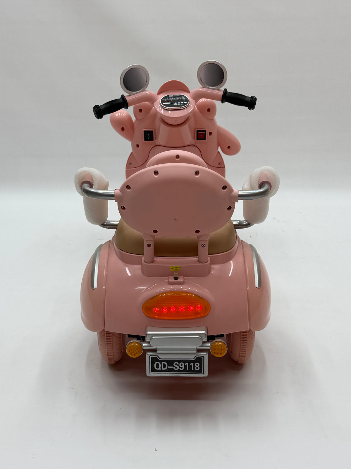 Pink Vespa 9118