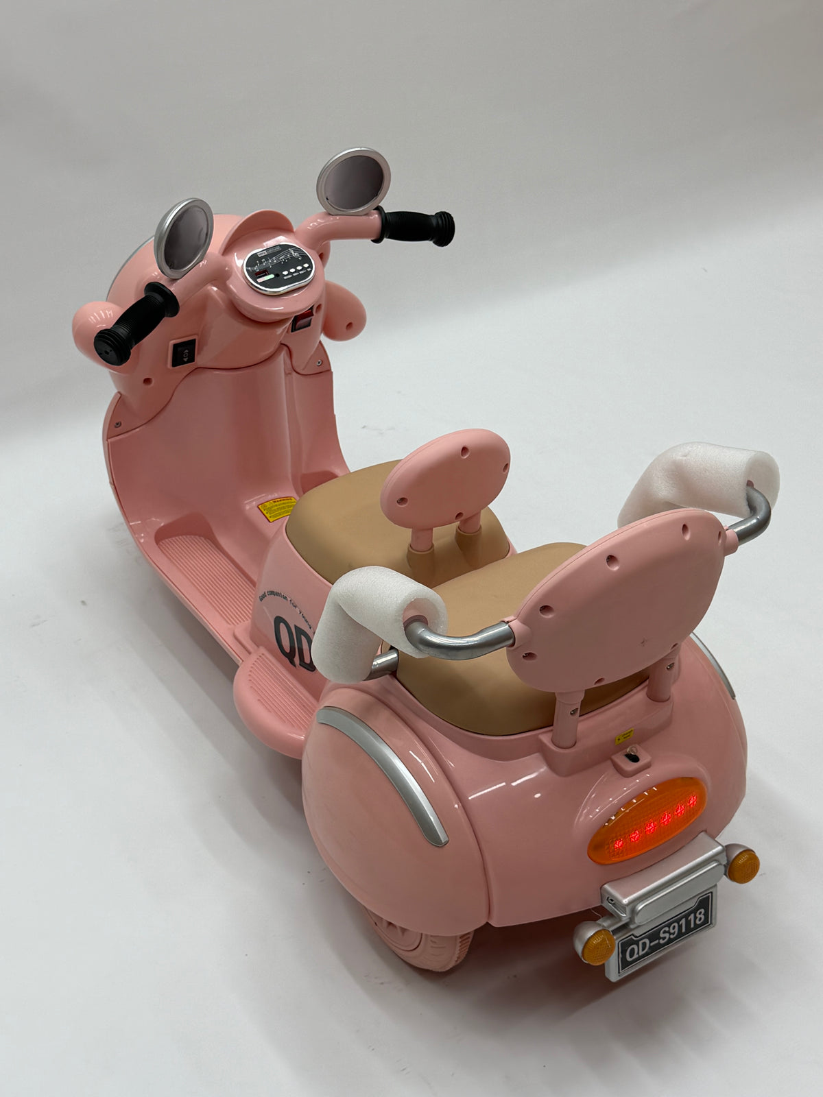 Pink Vespa 9118
