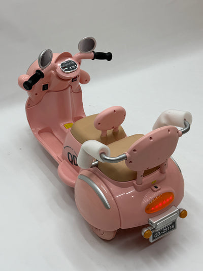 Pink Vespa 9118
